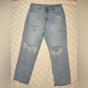 Light washed boyfriend jeans